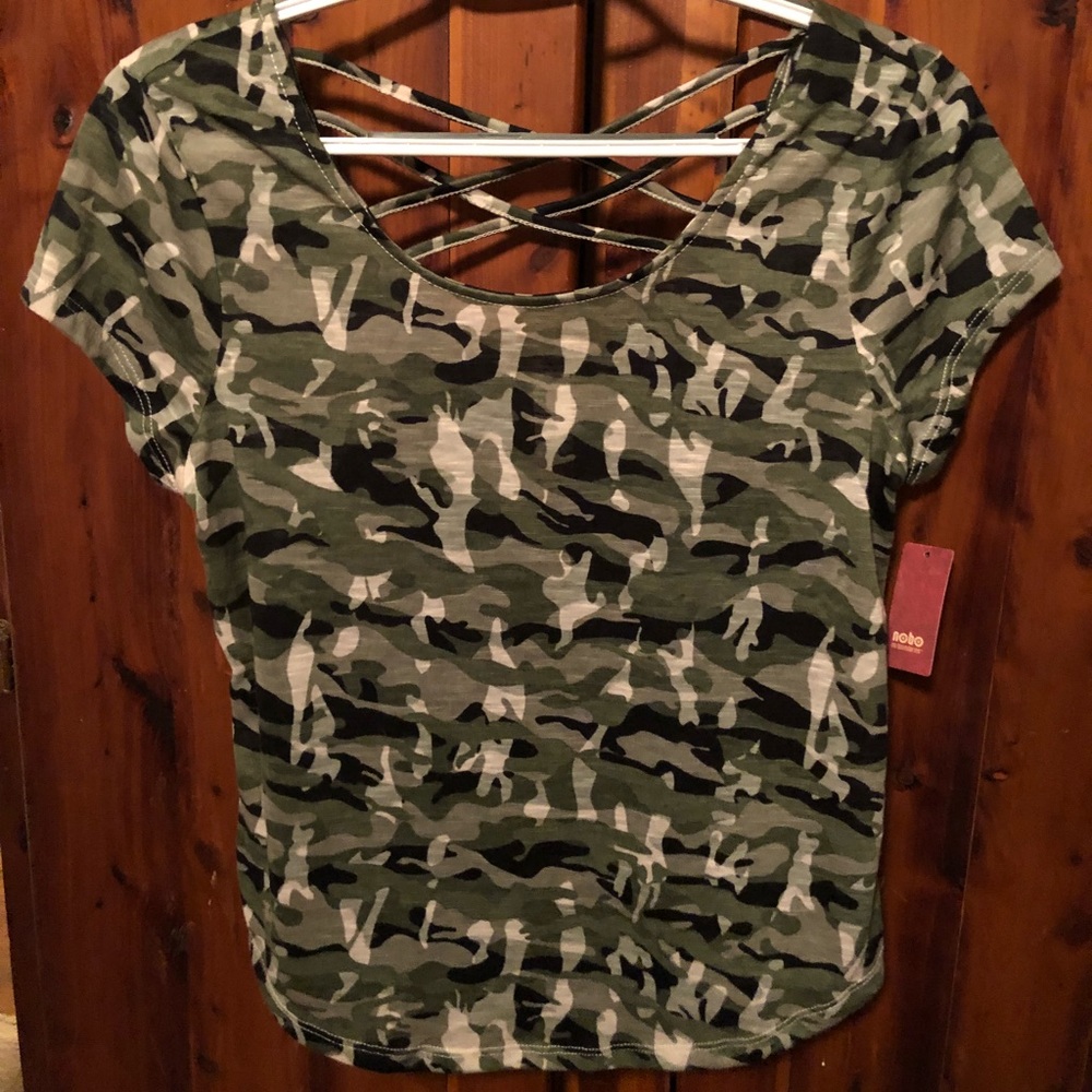 NWT No Boundaries camo/lace shirt M